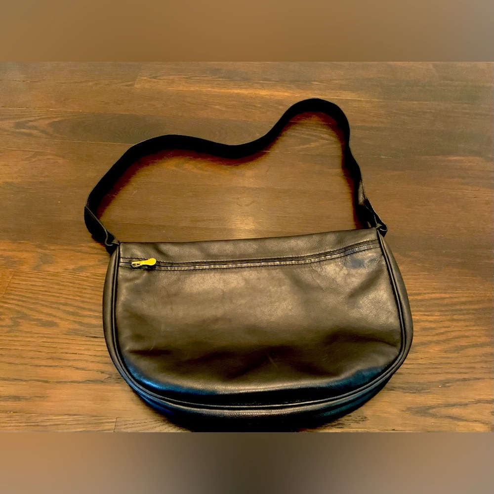 Vintage Bottega Veneta crossbody bag. Black leather. Very good condition